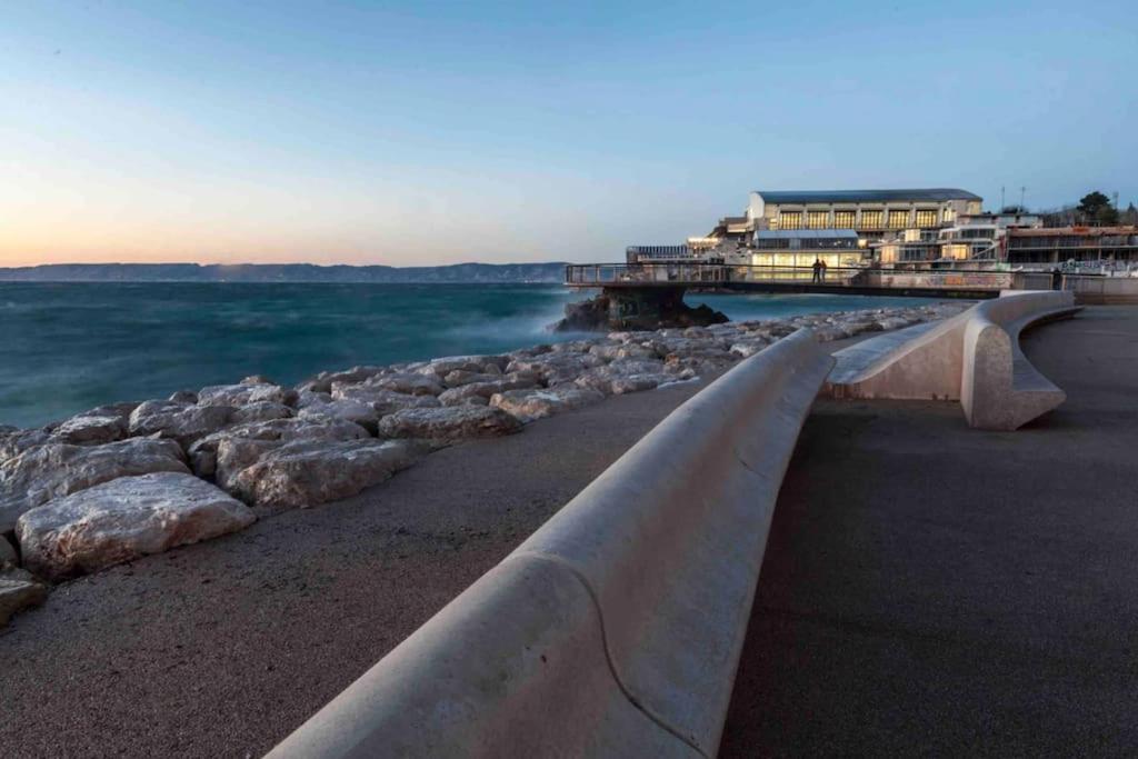 Plage Des Catalans/Vieux Port Марсель Экстерьер фото